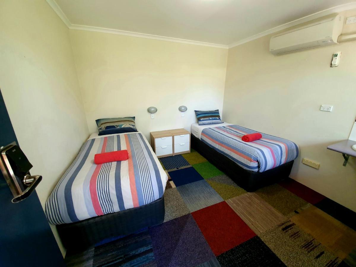 Jump Inn Alice Budget Accommodation Alice Springs Exterior photo